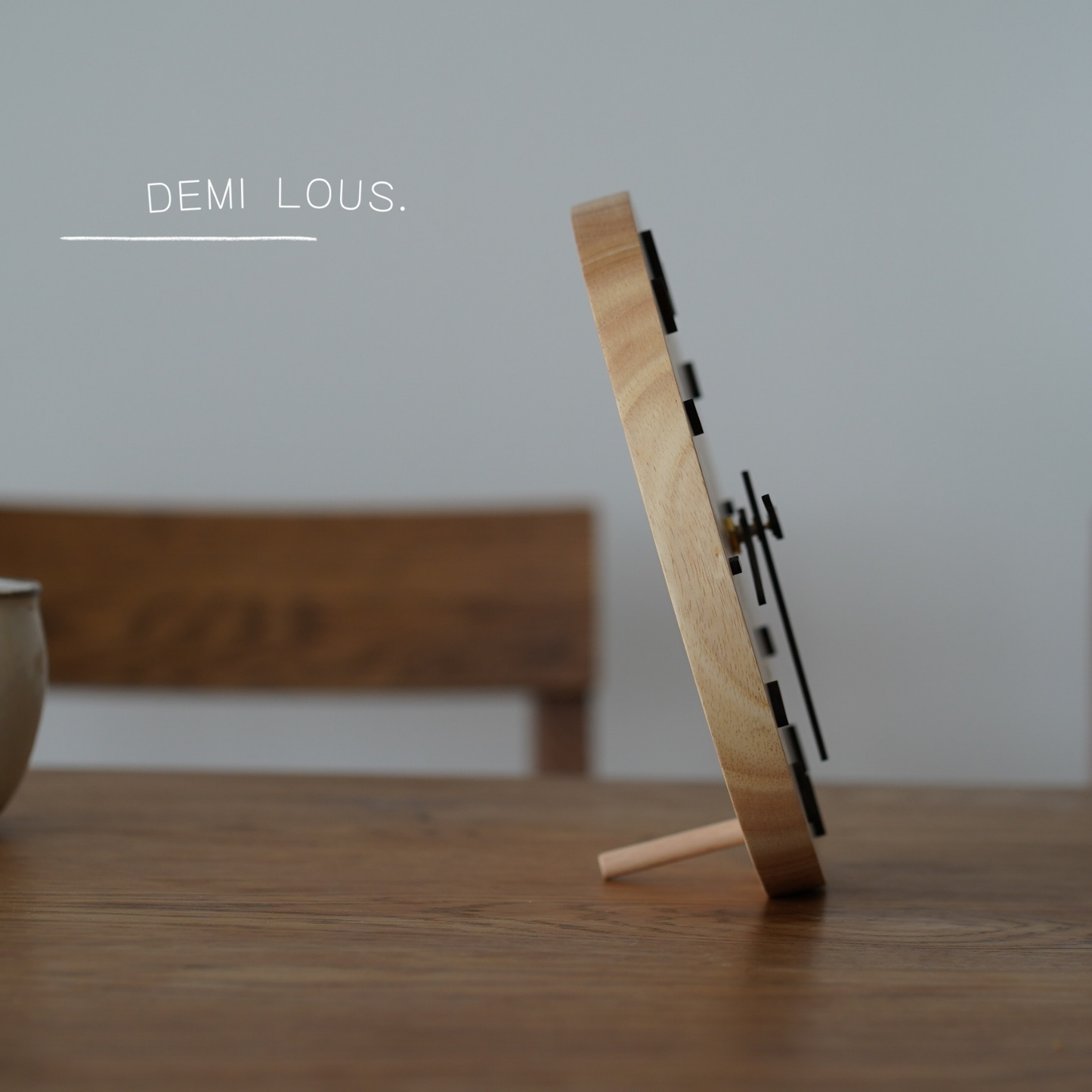 DEMI LOUS. 無垢の木 掛け時計 置き時計 22cm 2WAY 兼用 木製 静音 ナチュラル