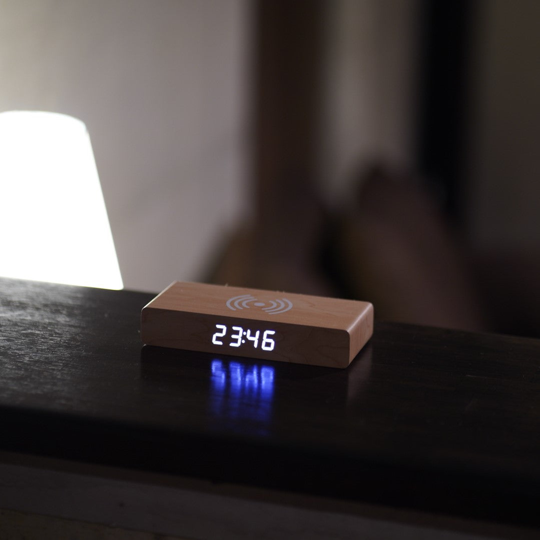 ミニマリスト・スマホ充電時計|置くだけで充電 木目調 LED表示