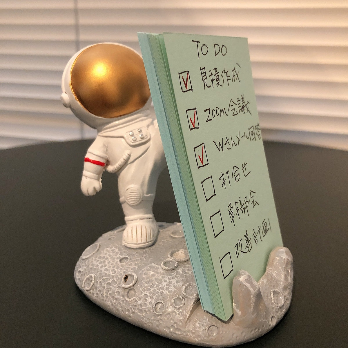 宇宙飛行士のスマホスタンド(キック)