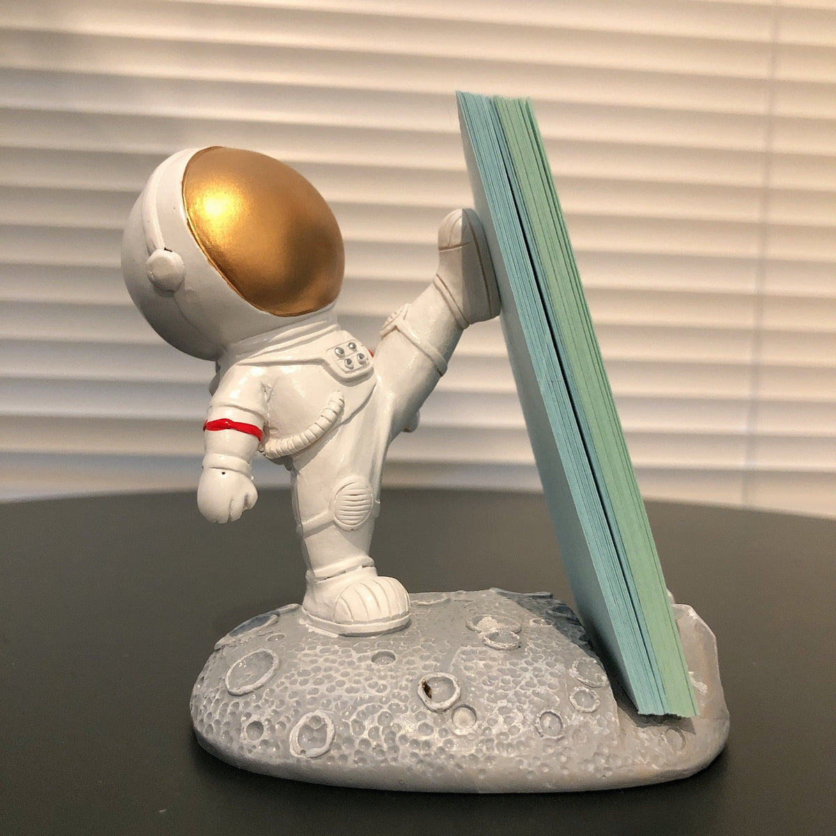 宇宙飛行士のスマホスタンド(キック)