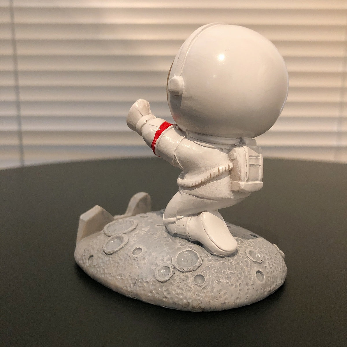 宇宙飛行士のスマホスタンド(プッシュ)