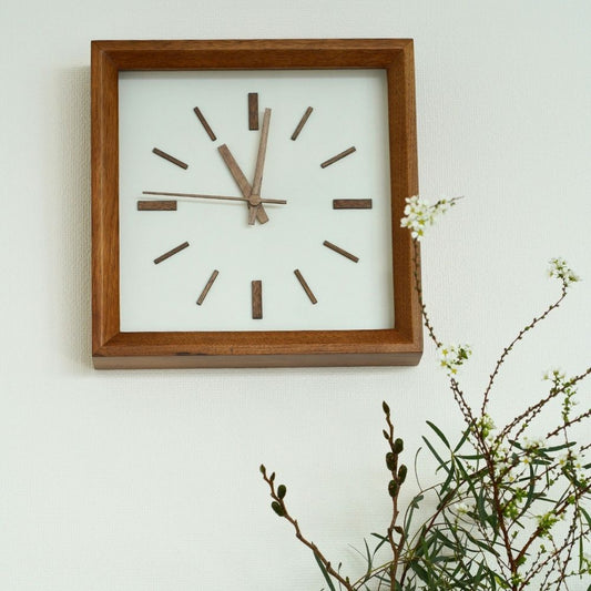 掛け時計・置き時計兼用 –正方形  静かなクオーツ連続秒針と洗練されたデザイン 桜木細工 モダン