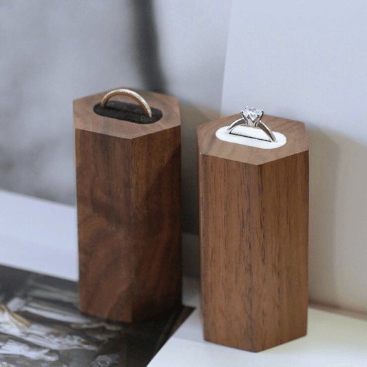 木製リングディスプレイ