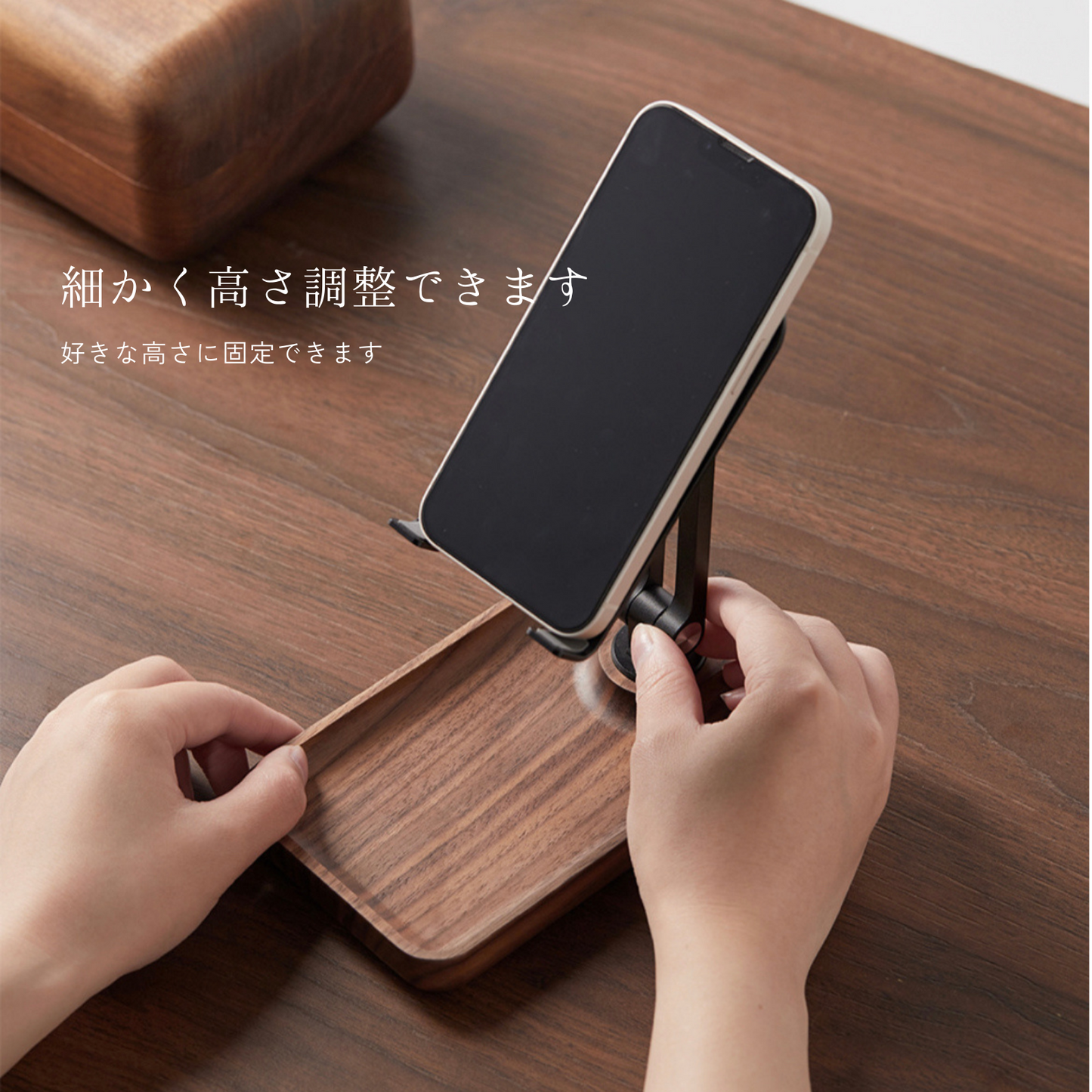 小物入れにもなるスマホスタンド