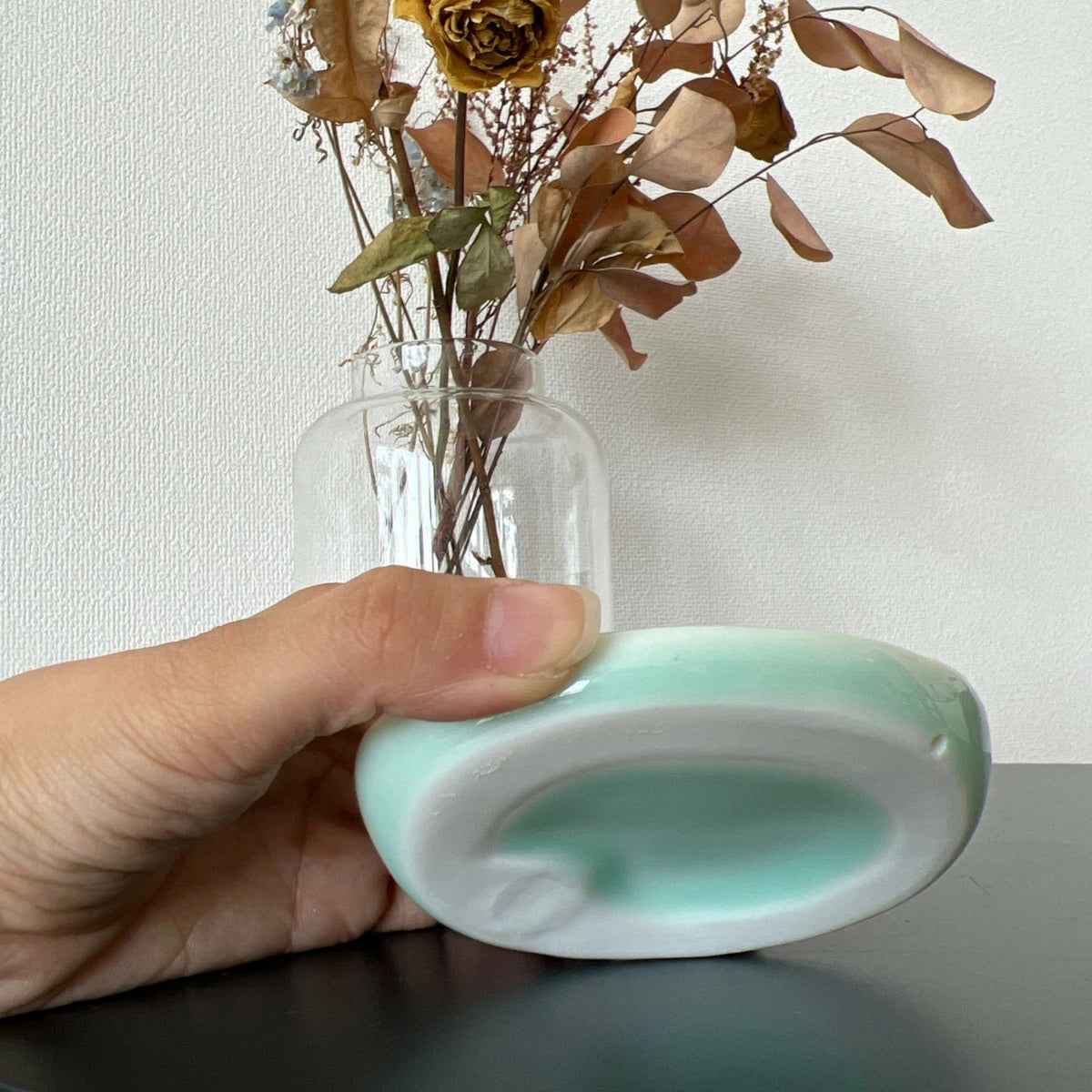 猫のかたちの線香たて